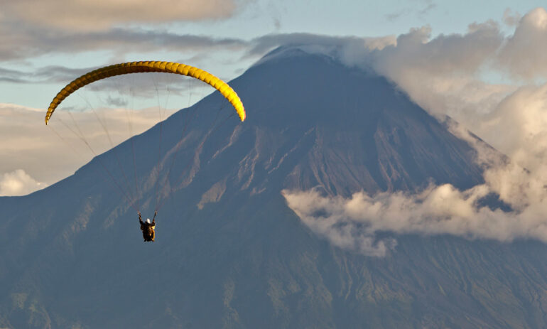 Ecuador Reizen Banos Parapenten